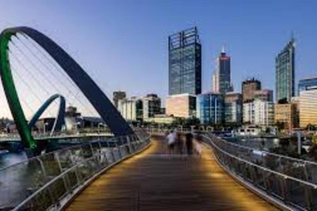 In The City Perth 1B1B Pool And Nice View מראה חיצוני תמונה